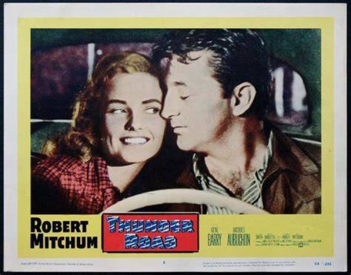 Robert Mitchum, Sandra Knight